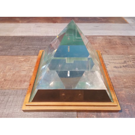 Pyramide plexiglass années 80